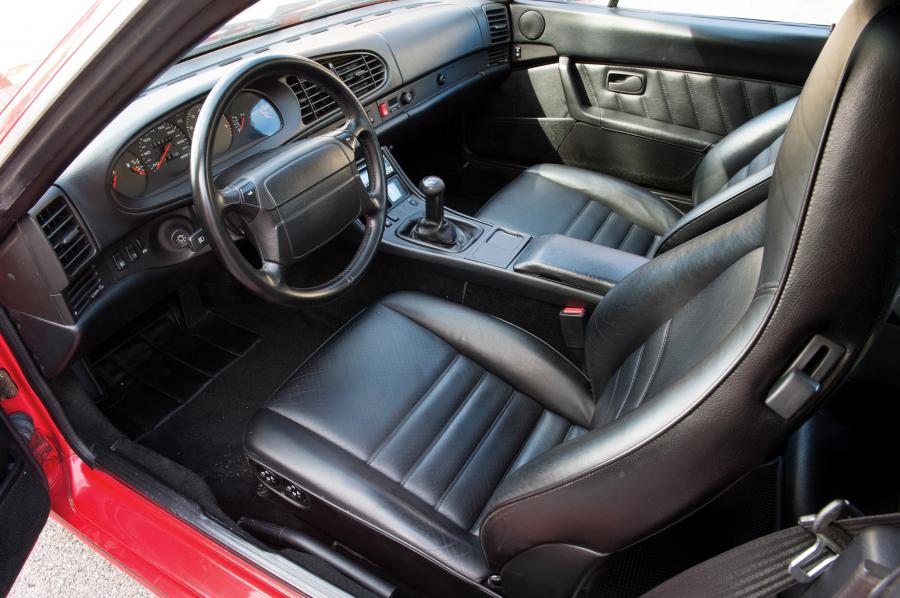 Интерьер Porsche 968 Cabriolet 1991 года  (фото 11 из 15)